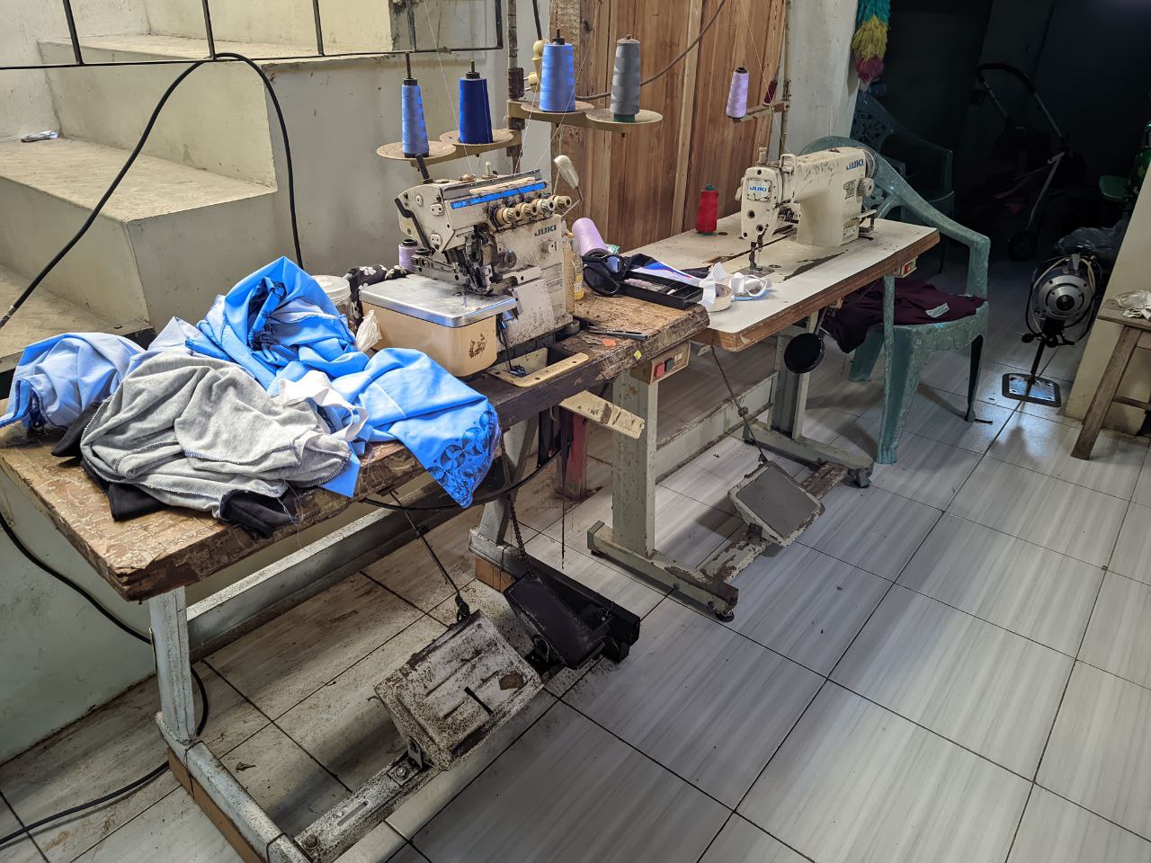 Didukung mesin jahit yang andal dan tenaga penjahit berpengalaman. Bukan hanya pola yang presisi, proses jahitnya pun dikerjakan secara profesional sehingga kualitas celana kolor tetap terjaga di setiap produksi. ✂️🧵